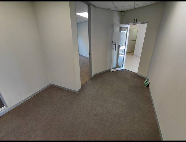 224M² OFFICE TO LET IN FOURWAYS